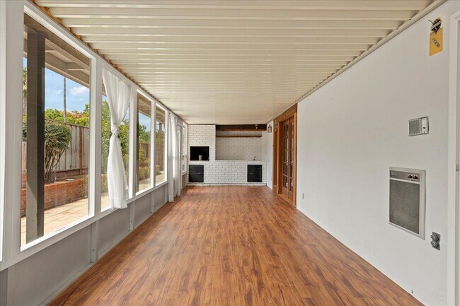 Building Photo - 1040 Fleetwood Dr