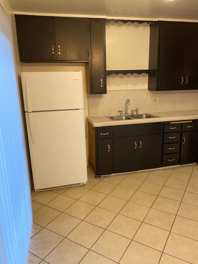 Building Photo - La Mesa: SPACIOUS 2BR/1BA Unit with privat...