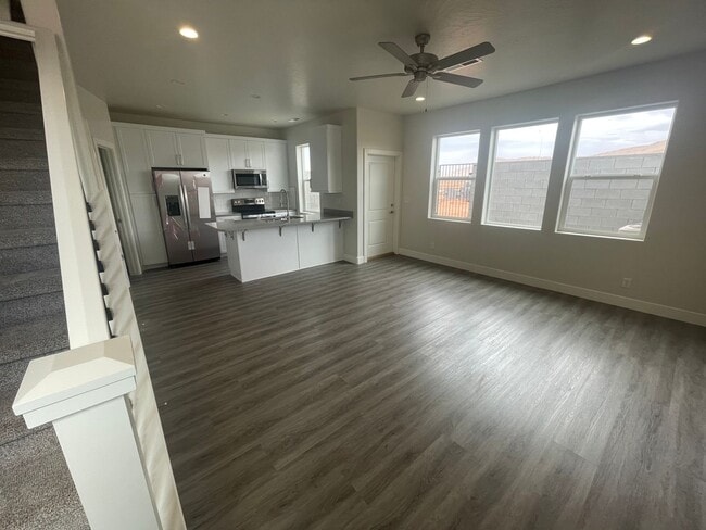 Building Photo - Mustang Valley Townhome!!