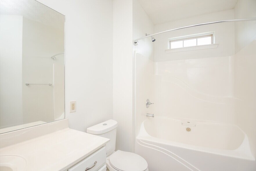 Building Photo - 102 Enclave Dr