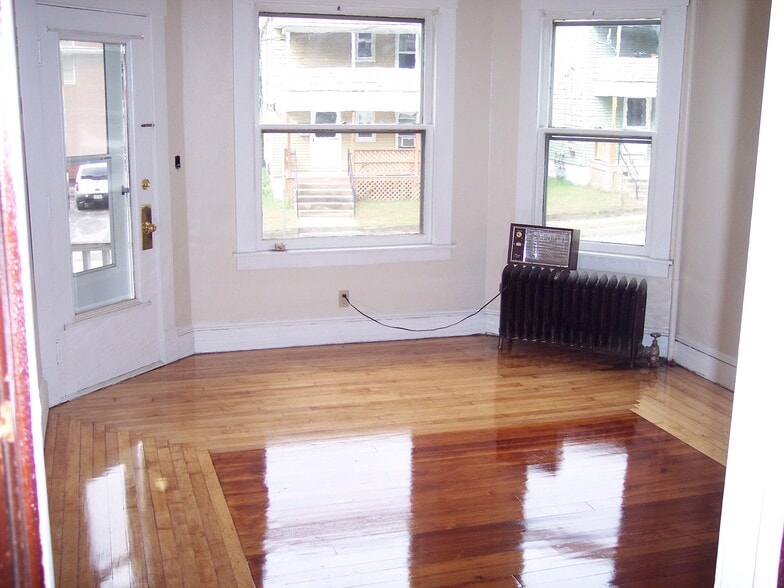 341 Unit 10 - 341 Valley St