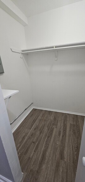 Building Photo - 4516 N Malden St