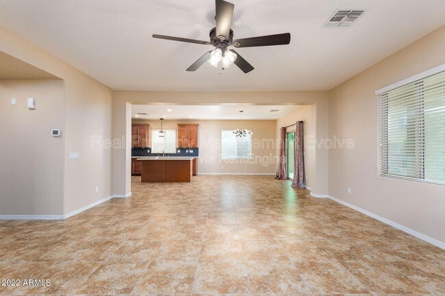 Building Photo - 1544 E Hummingbird Way