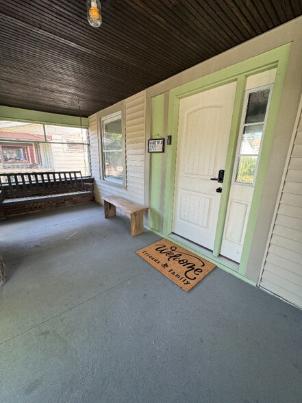 Building Photo - 1230 N Kealing Ave