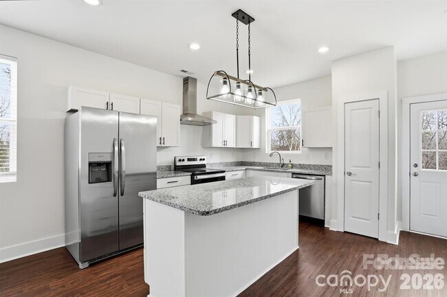 Building Photo - 102 Snyder Ct NE