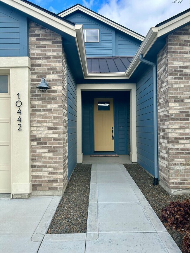 Building Photo - Gorgeous 3 bedroom 2 bathroom Home in Nampa