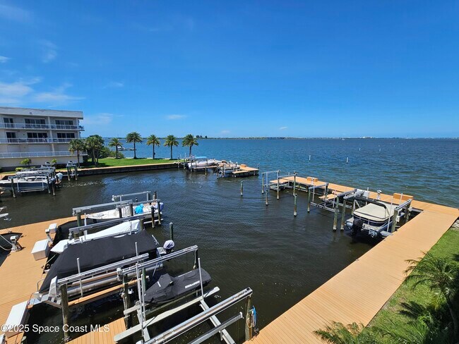 Primary Photo - 590 S Banana River Dr