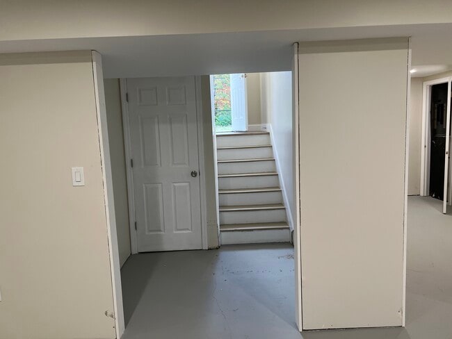 Building Photo - 31 Beach Ln