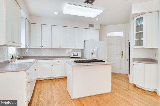 Building Photo - 1719 Strine Dr