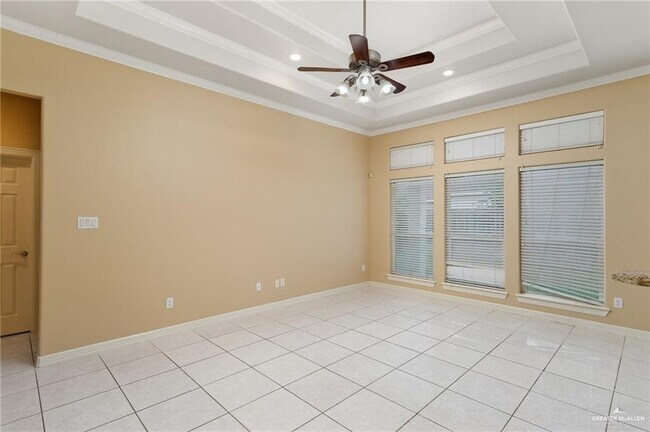 Building Photo - 3404 Flamingo Ave W