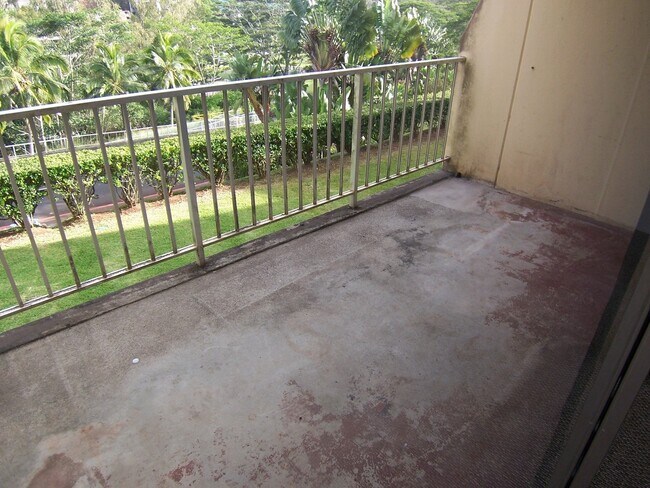 Building Photo - Ridgecrest ~ Spacious 2 Bedroom w/ 2 Reser...