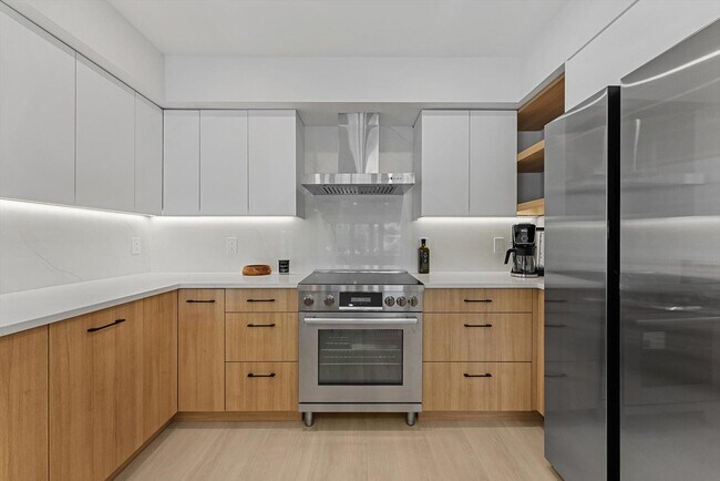 Building Photo - 1013 Bel Air Dr