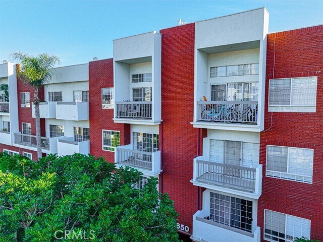 Building Photo - 10650 Kinnard Ave