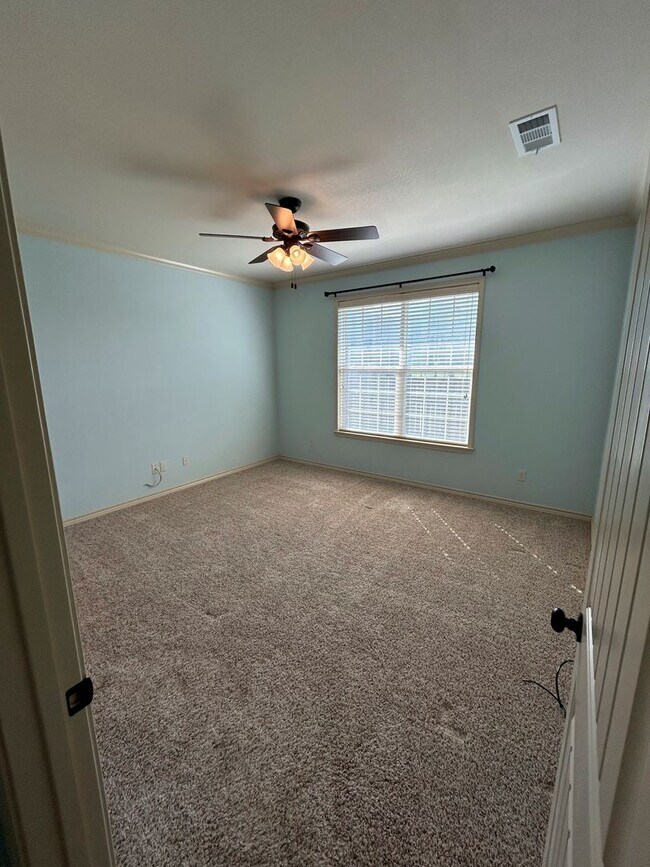 Building Photo - South College Station Townhome