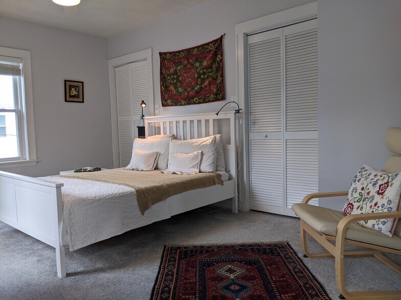 Building Photo - 184 White St