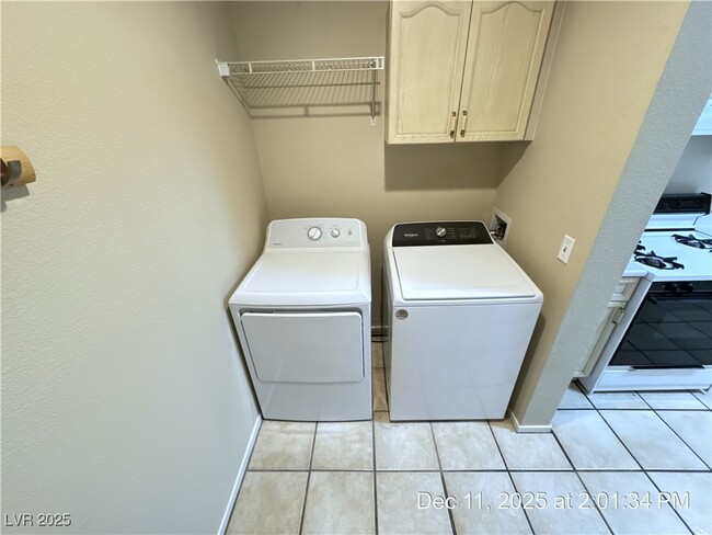 Building Photo - 2607 Country Maple Ave