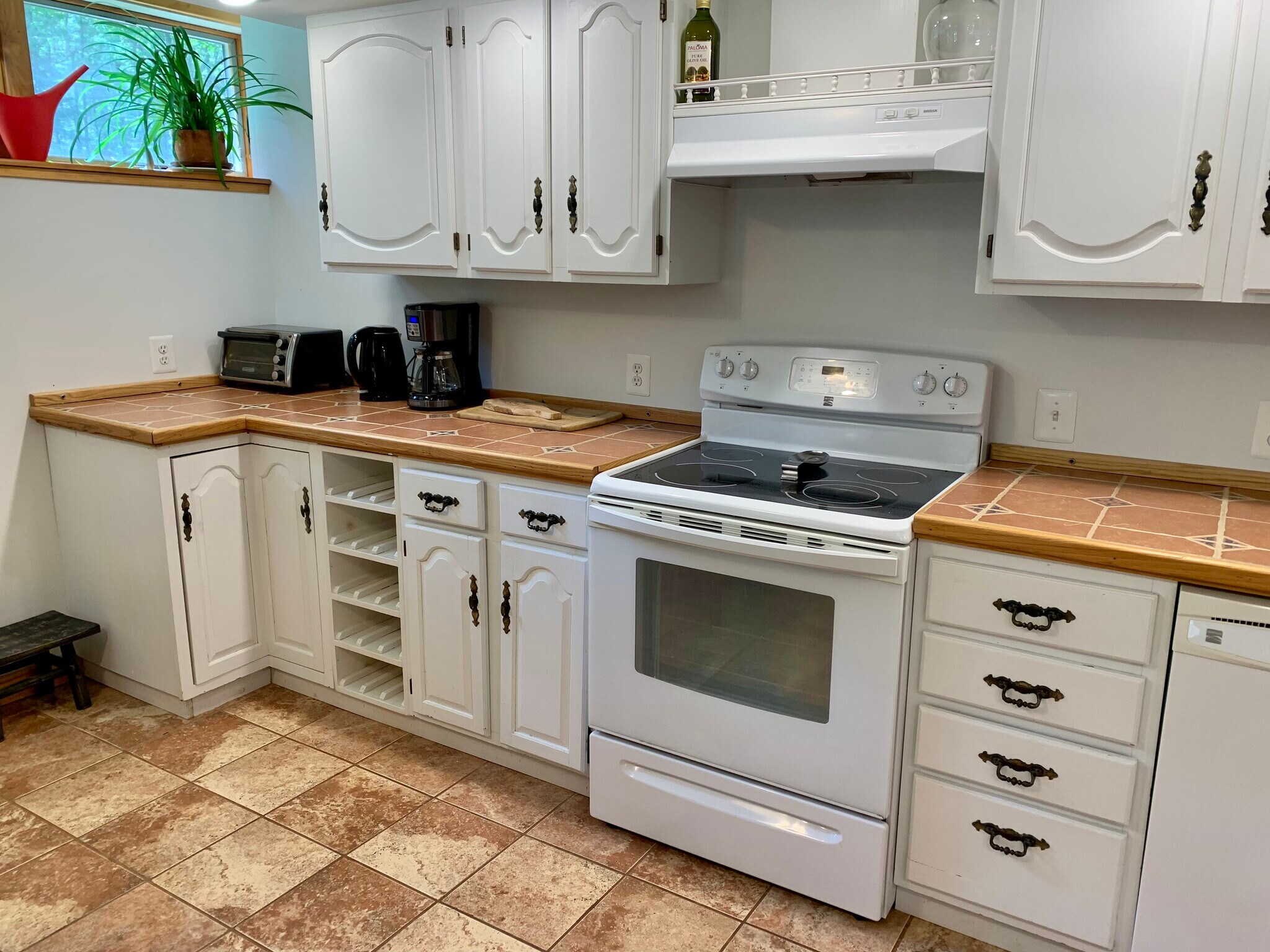 Building Photo - 48 Pine St