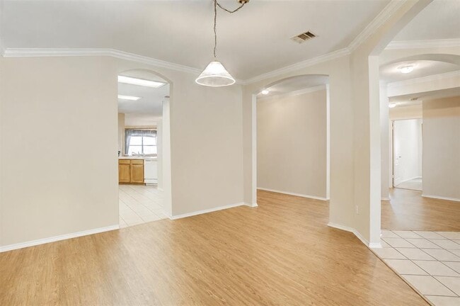Building Photo - 2100 Mir Woods Dr