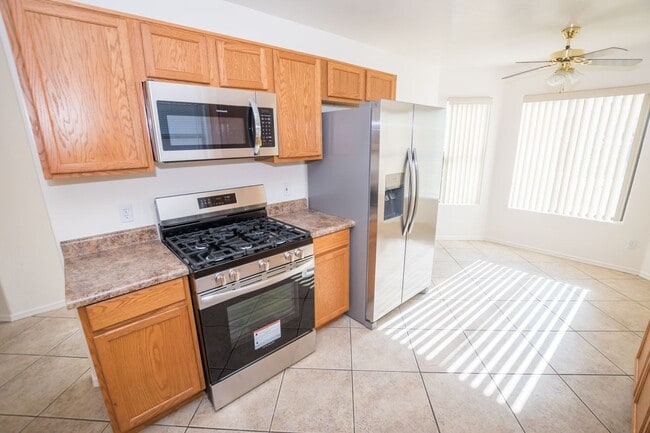 Building Photo - Charming 3-bedroom, 2-bathroom Home w/ 2 C...