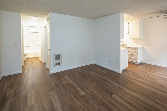 Interior Photo - Park Place Del Mar