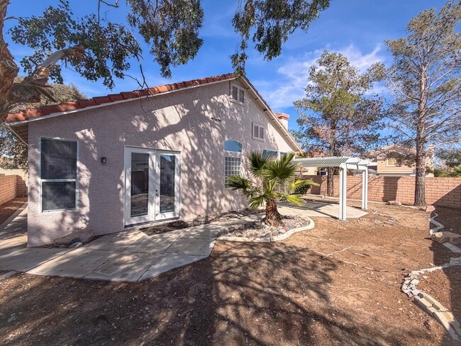 Building Photo - 8043 Shadowvale Dr