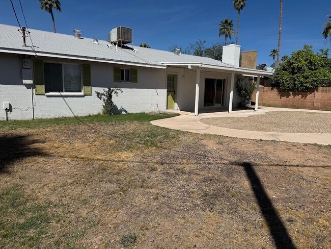 Building Photo - Bright & Beautiful Phoenix Home with Open Concept