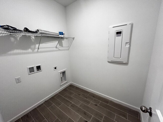 Building Photo - Brand New 4/3.5 Two Story Home with Loft. ...