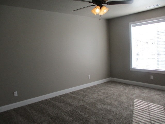 Building Photo - 3 Bed 2.5 Bath -Newer town home living in ...