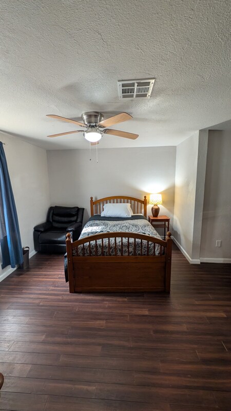 Building Photo - 1004 NE 28th St