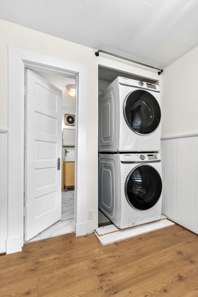 Building Photo - 1Bd/1Ba Seattle Home