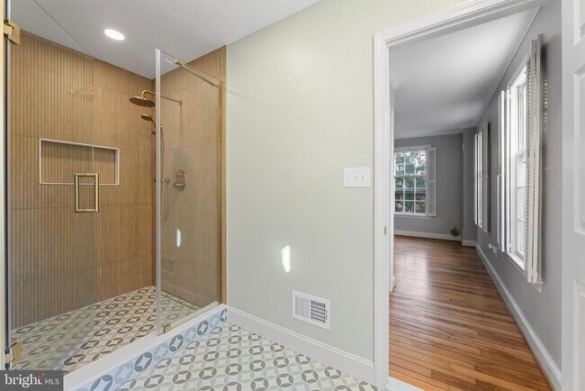 Building Photo - 2810 N Glade St NW