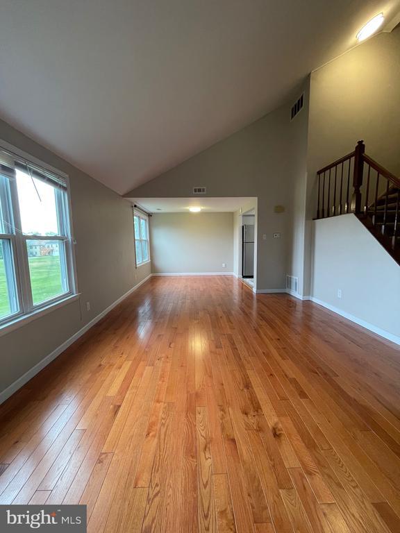 Building Photo - 115 Chaucer Rd