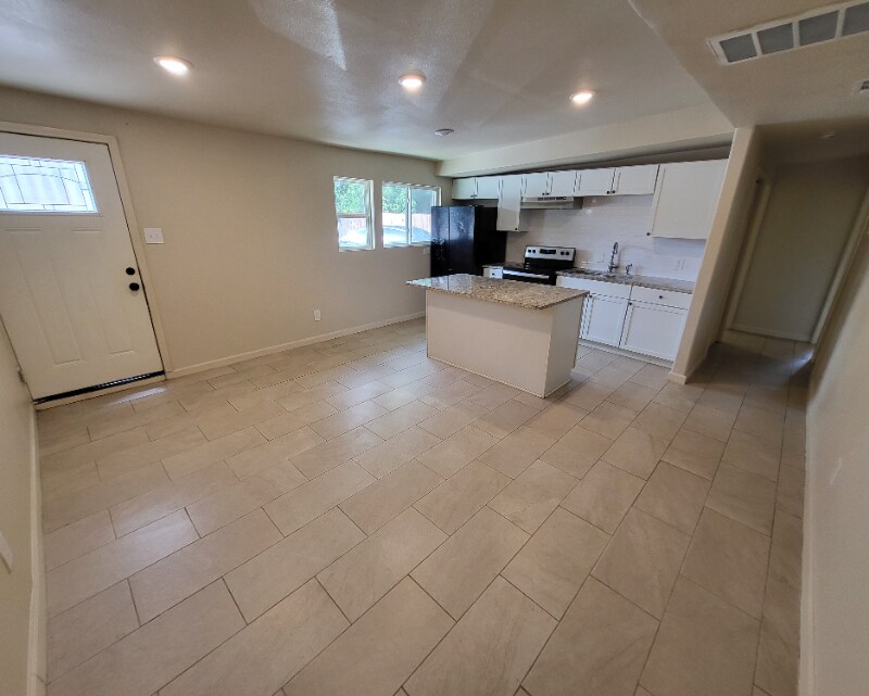 Building Photo - 118 Esmeralda Dr