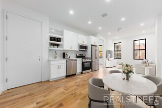 Building Photo - STUNNING TRUE 4 BED 2 BATH IN PRIME BUSHWI...