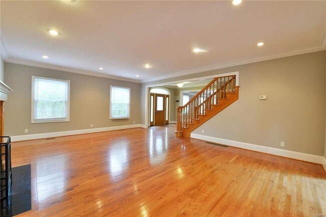 Building Photo - 8940 Ladue Rd