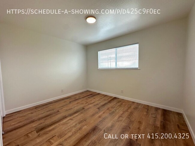 Building Photo - 102 E Bernal Dr