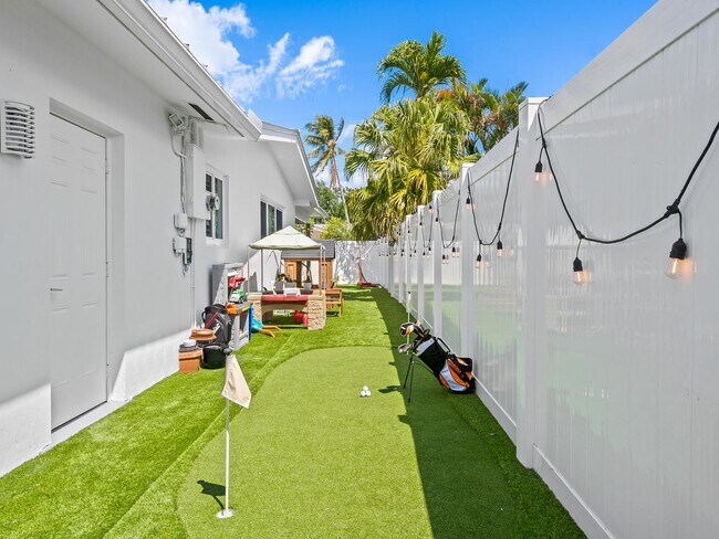 Building Photo - Coastal Elegance Awaits! Stunning 5-Bedroom Home in Prime Fort Lauderdale Location