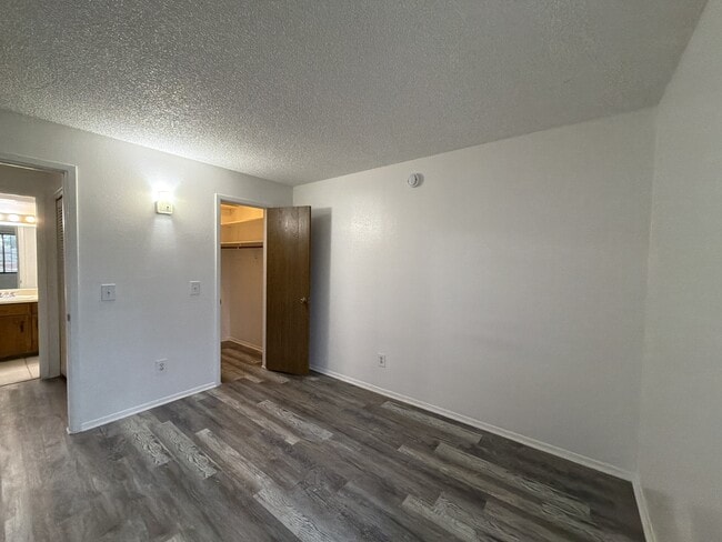 Building Photo - 6625 E Golf Links Rd