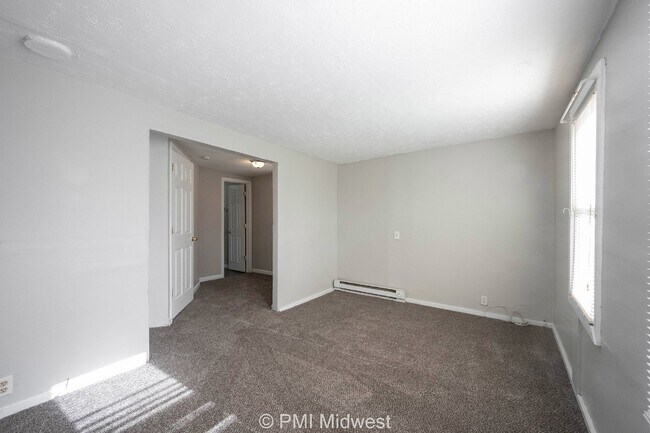 Building Photo - Charming 3-Bedroom Duplex with 2 Full Baths in Indianapolis - A Must See!