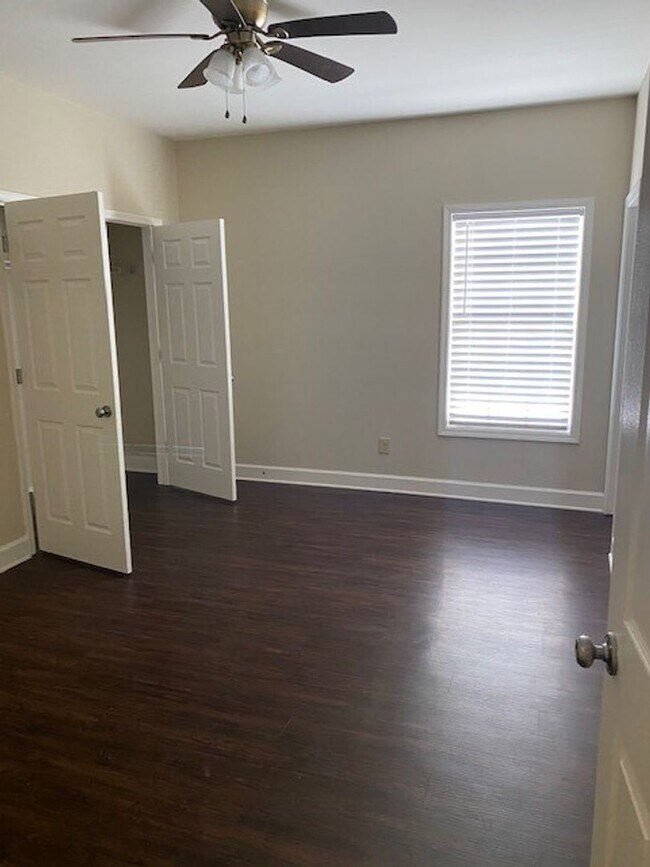 Building Photo - 405 Meador Dr