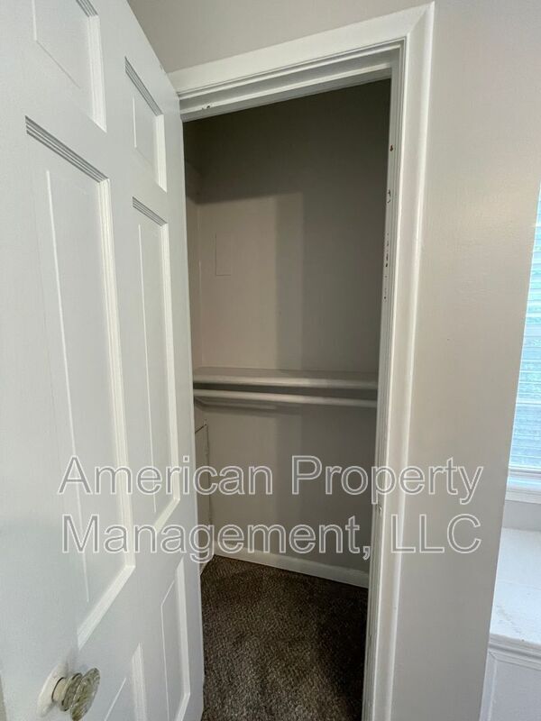 Building Photo - 718 N Gary Pl