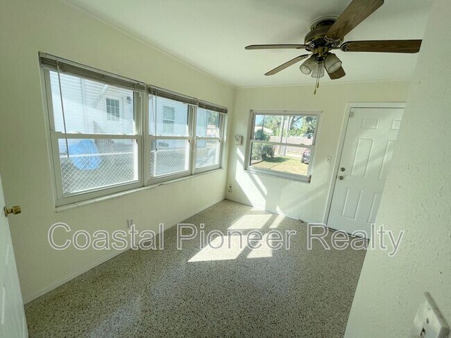 Building Photo - 1711 31st St S