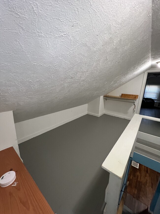 Building Photo - 1223 Bensch St