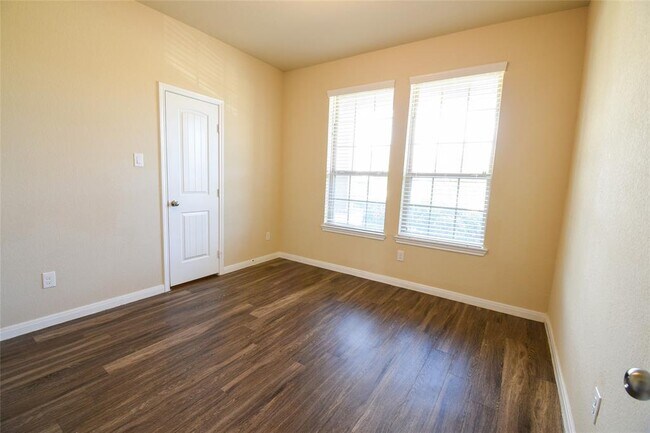 Building Photo - 2315 Windy Sail Dr