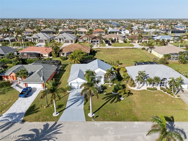 Building Photo - 4520 SW 22nd Ave