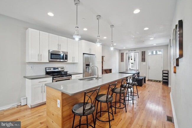 Building Photo - 1246 E Fletcher St