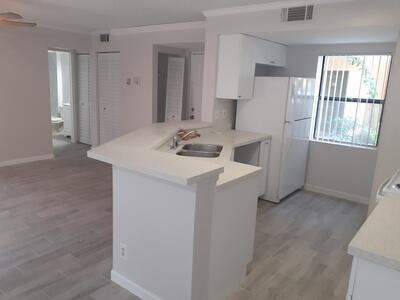 Building Photo - 9999 Summerbreeze Dr