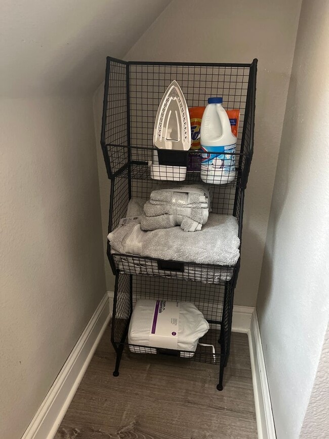 Building Photo - 938 E Dayton St