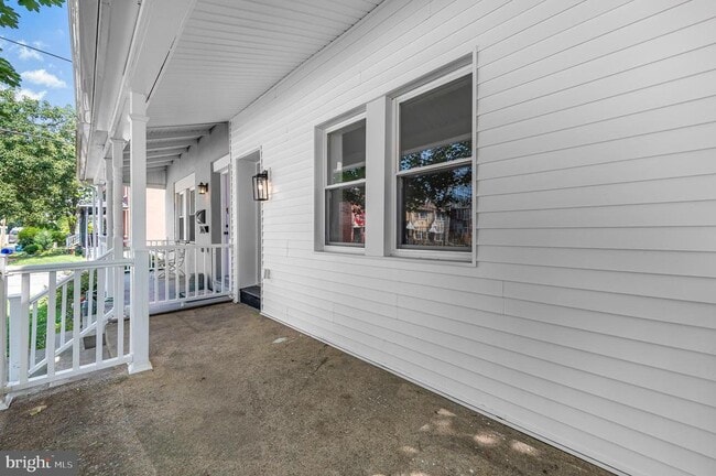 Building Photo - 342 E Barnard St