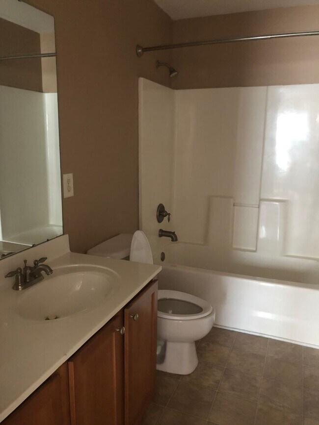 Building Photo - Beautiful 4-Bedroom,2.5-Baths with Two Car...